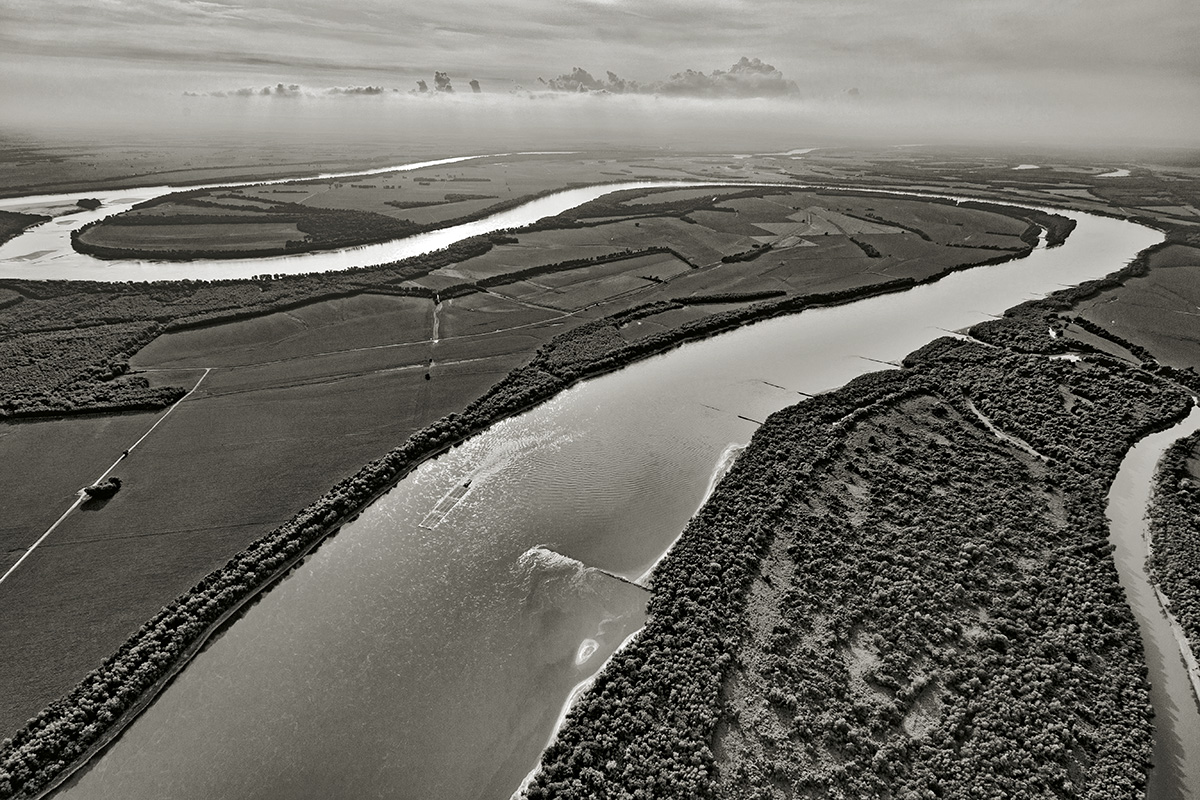 Oxbow bends and farmland north of Cairo, IL.